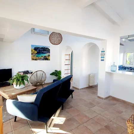 Vell Luxury Villa, Sea Direct Access, Private Pool *