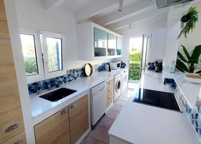 Vell Luxury Villa, Sea Direct Access, Private Pool Villa *