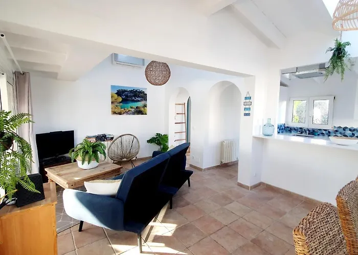 Vell Luxury Villa, Sea Direct Access, Private Pool *