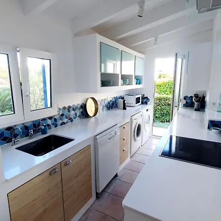 Vell Luxury Villa, Sea Direct Access, Private Pool Villa *